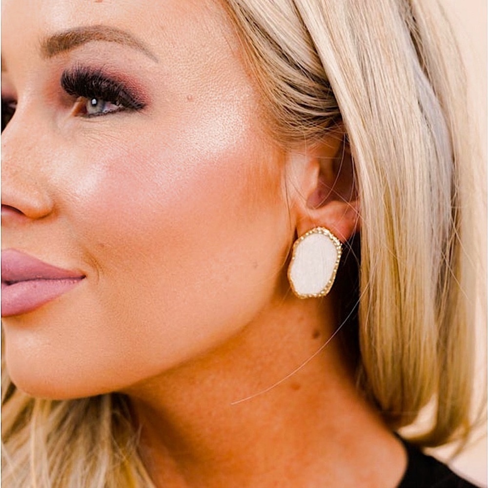 🆕🌿🤍RUE27: WHITE Animal Print Leatherette Post Stud Earrings